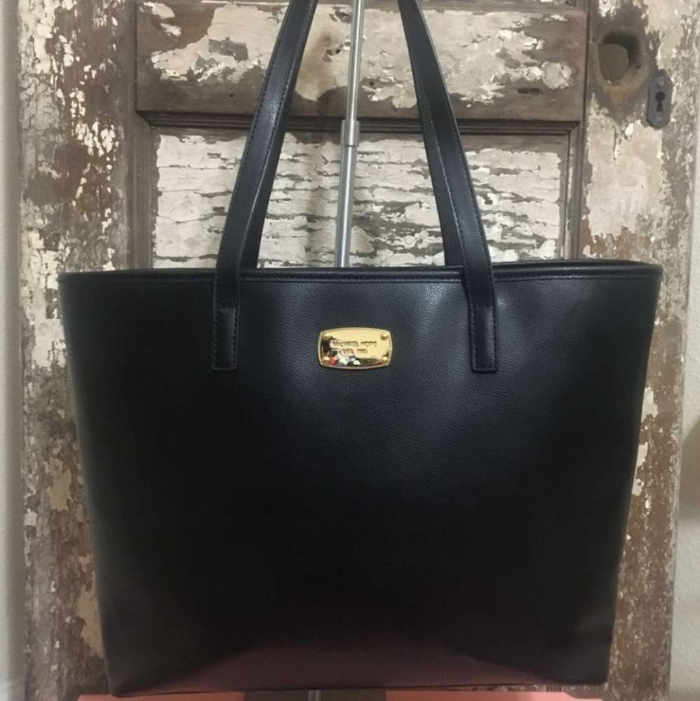 Large Michael Kors Tote! Beautiful condition.